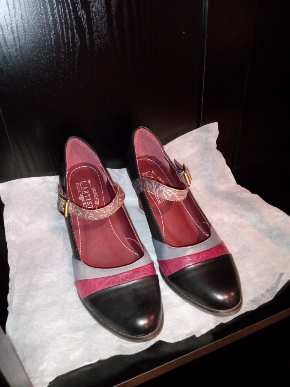 L'artiste Mary-Jane Leather Heels